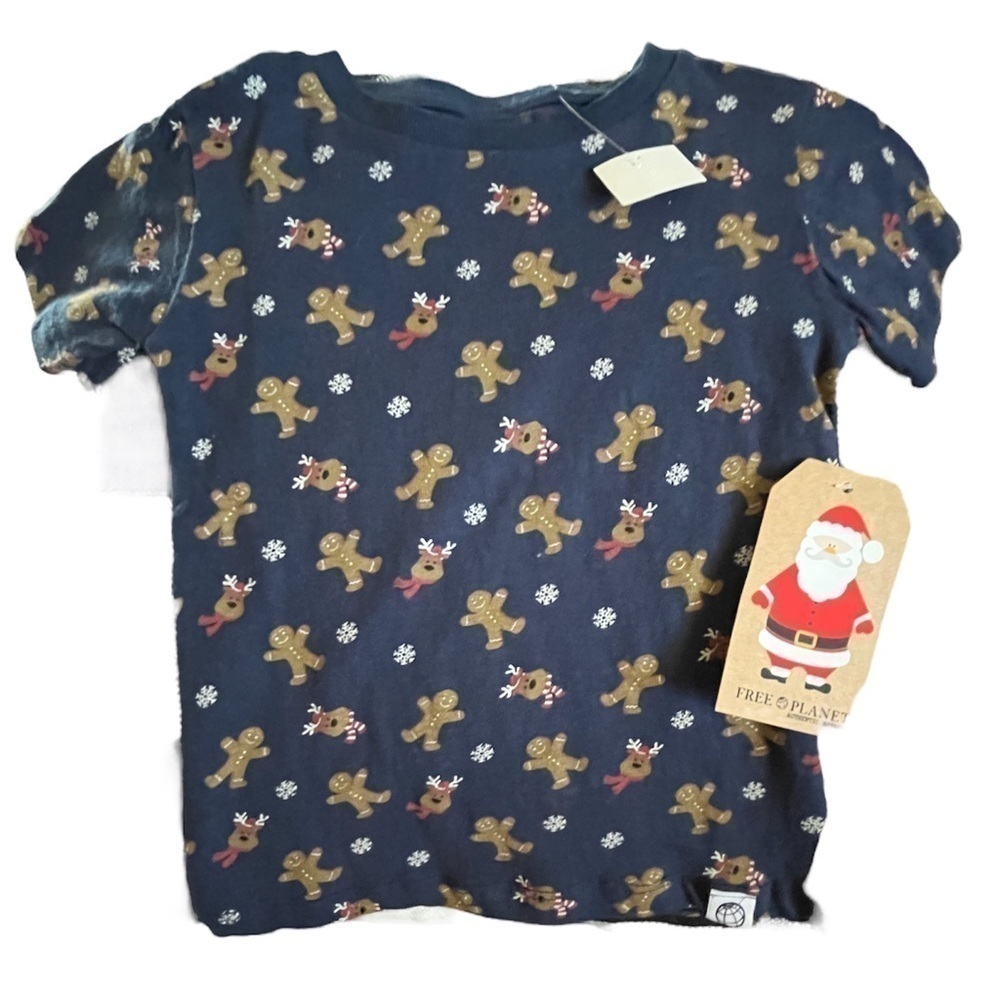 Free Planet Christmas gingerbread and deer tee